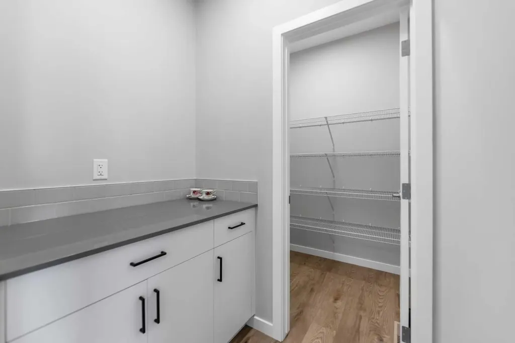 47 Carringvue Passage NW Calgary AB T3P 2G4