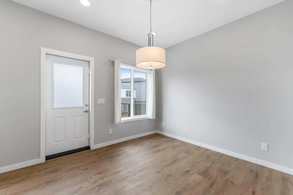 47 Carringvue Passage NW Calgary AB T3P 2G4
