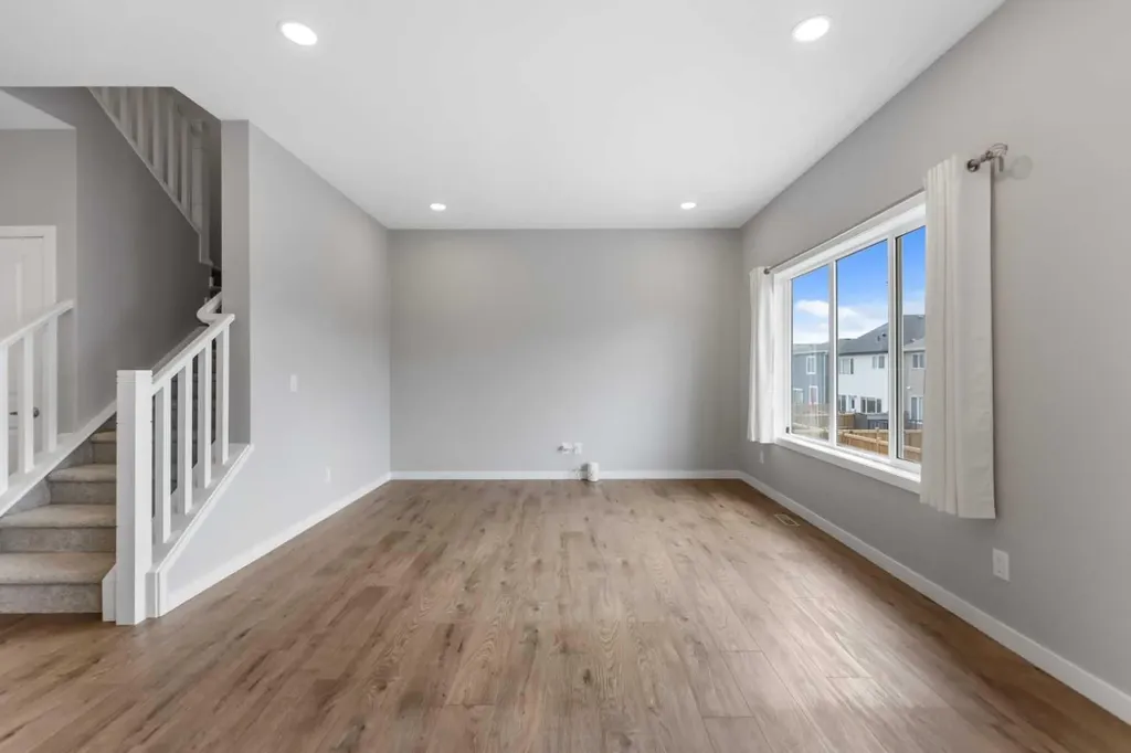 47 Carringvue Passage NW Calgary AB T3P 2G4