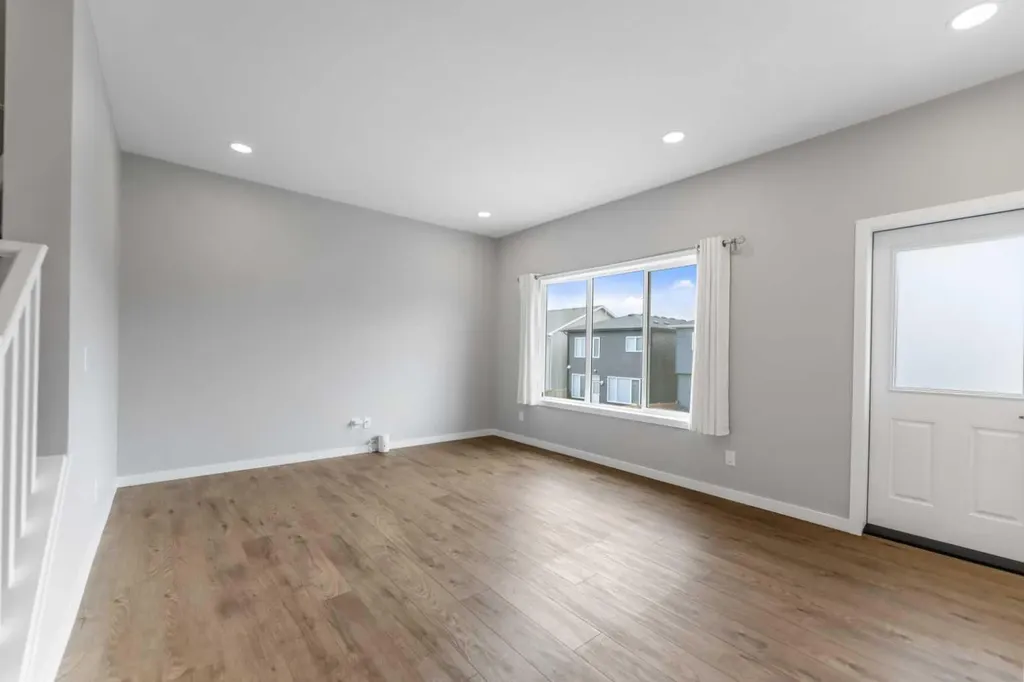47 Carringvue Passage NW Calgary AB T3P 2G4