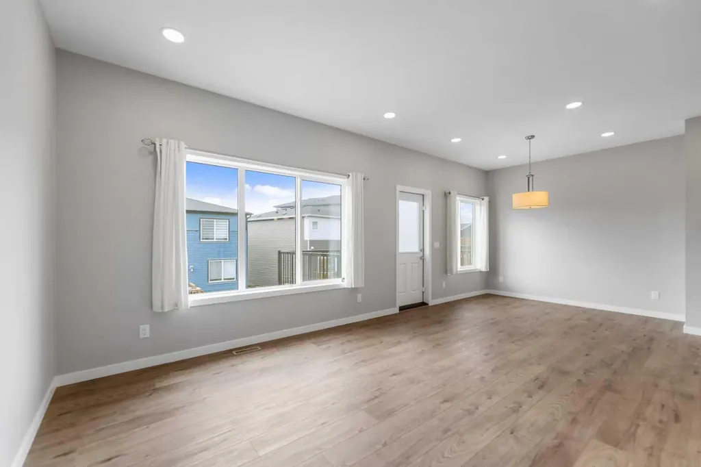 47 Carringvue Passage NW Calgary AB T3P 2G4