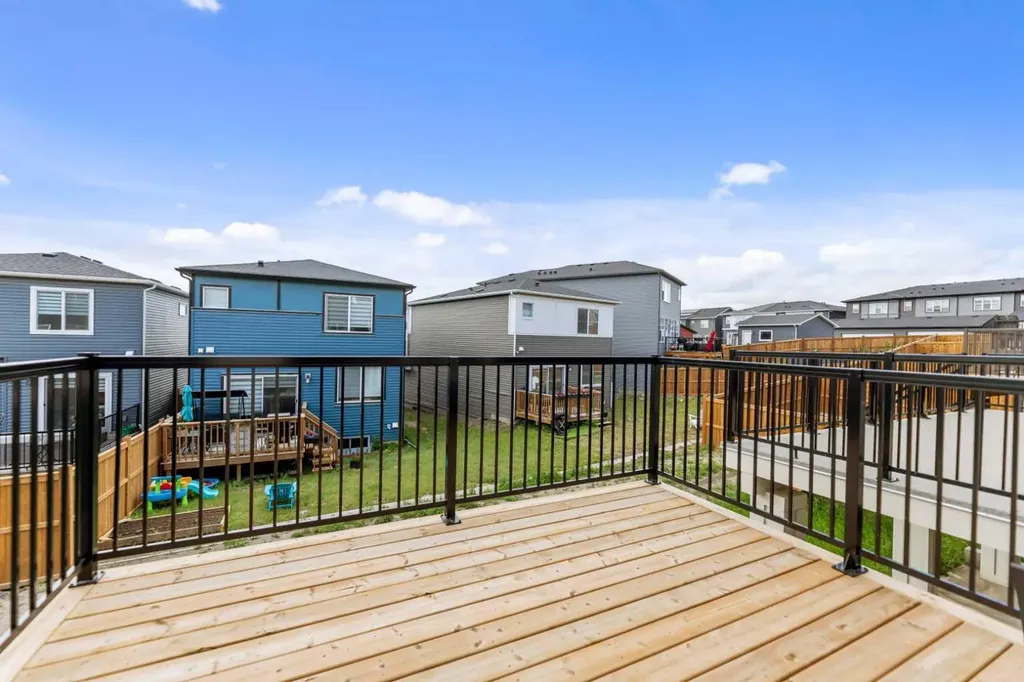 47 Carringvue Passage NW Calgary AB T3P 2G4