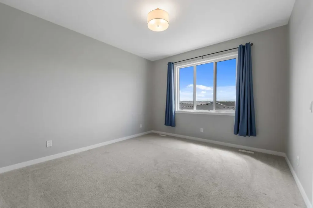 47 Carringvue Passage NW Calgary AB T3P 2G4