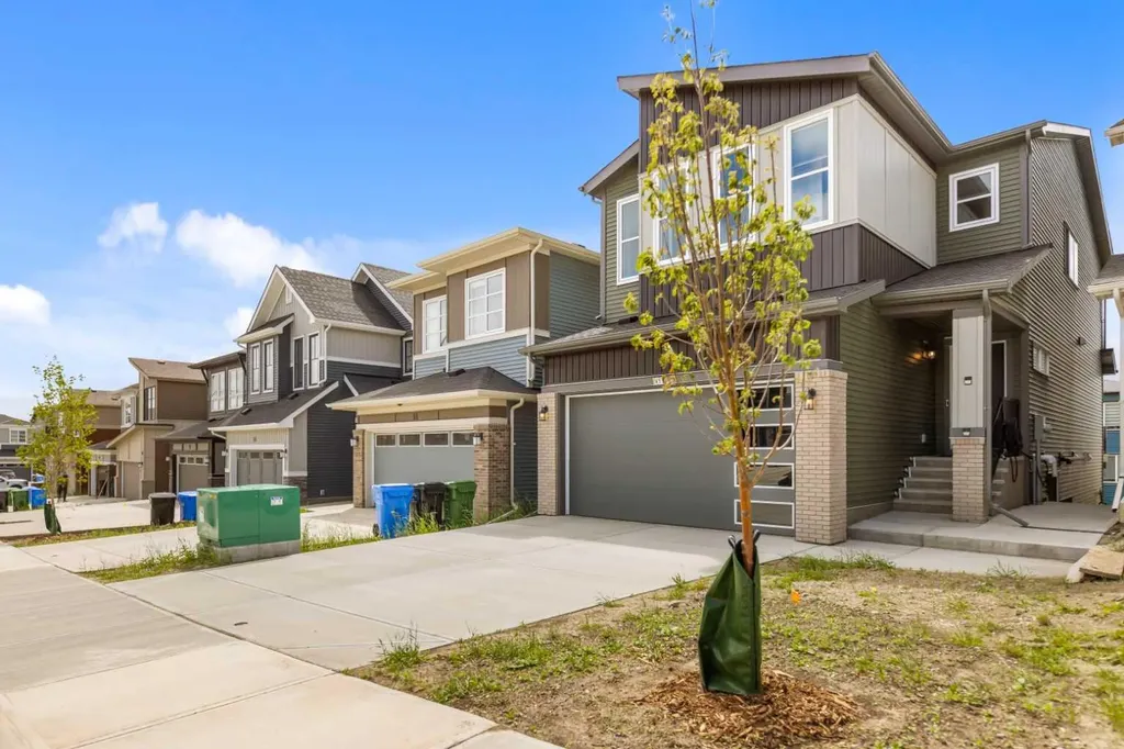 47 Carringvue Passage NW Calgary AB T3P 2G4