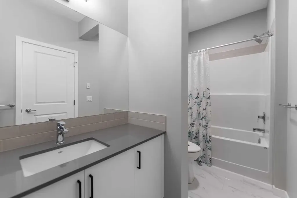 47 Carringvue Passage NW Calgary AB T3P 2G4