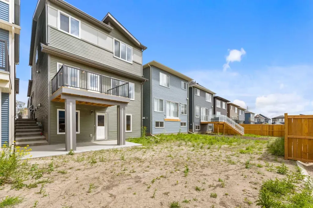 47 Carringvue Passage NW Calgary AB T3P 2G4