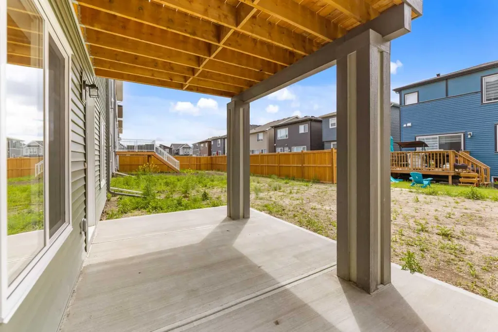 47 Carringvue Passage NW Calgary AB T3P 2G4