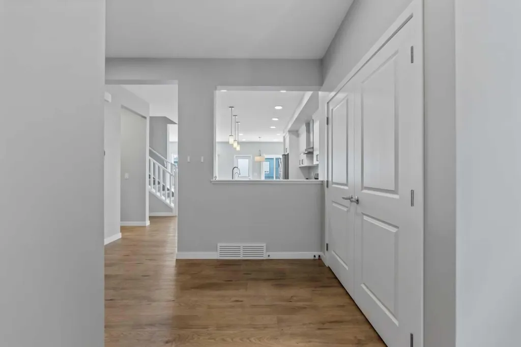 47 Carringvue Passage NW Calgary AB T3P 2G4