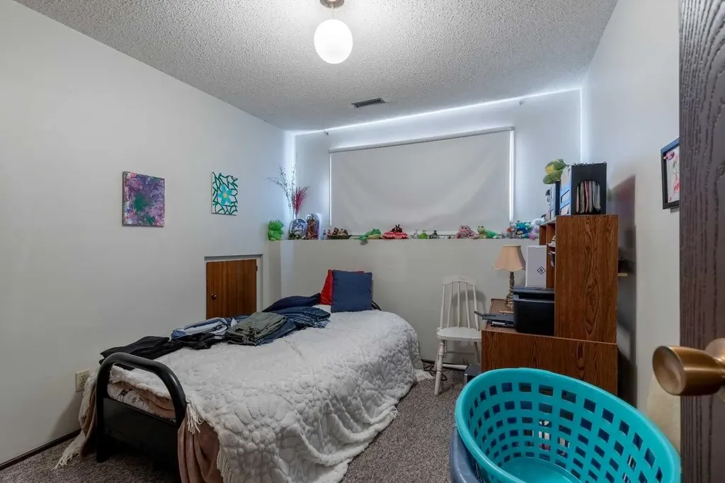 309 19 Street N Lethbridge AB T1H 3K3