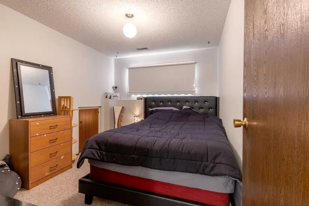 309 19 Street N Lethbridge AB T1H 3K3