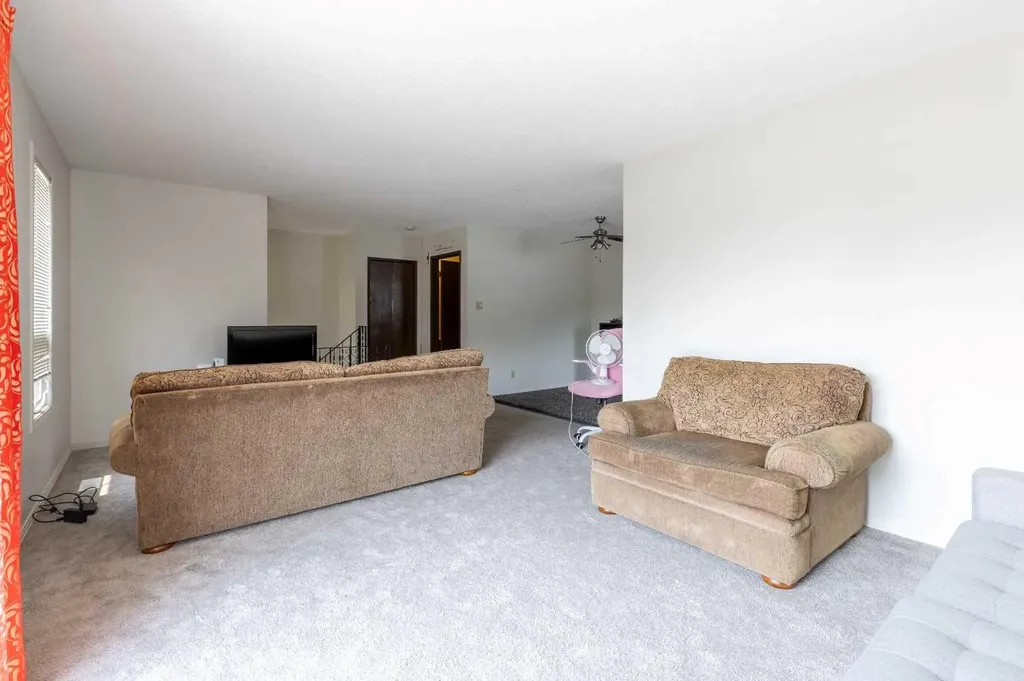 309 19 Street N Lethbridge AB T1H 3K3