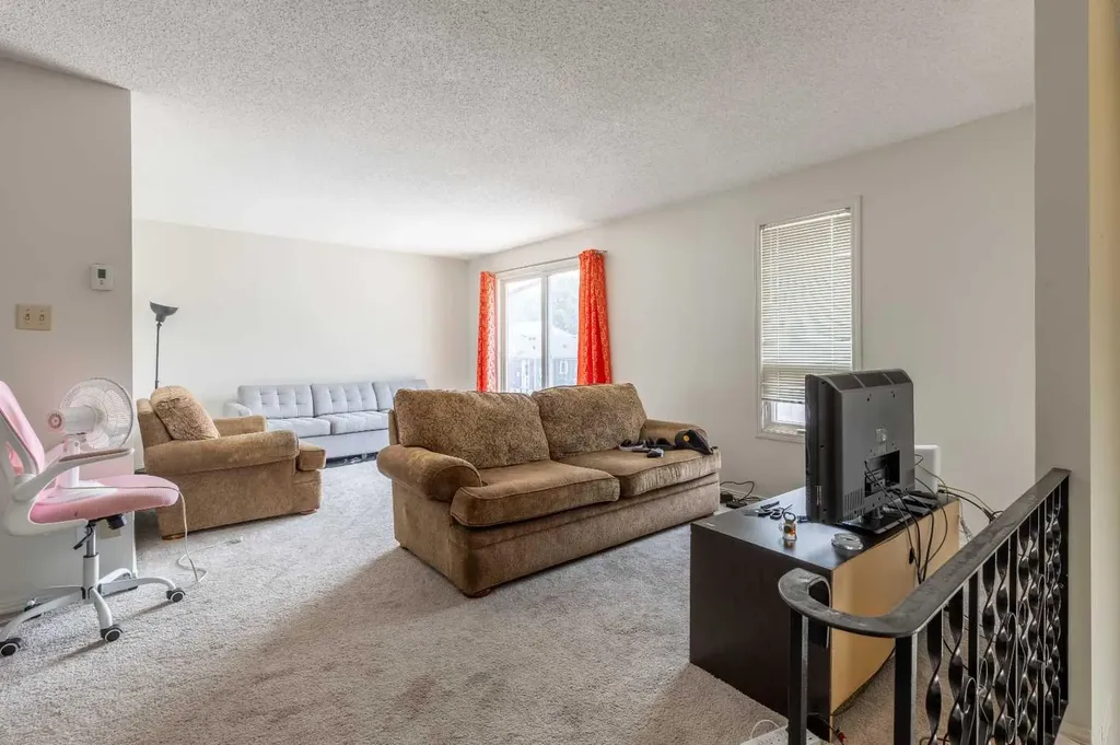309 19 Street N Lethbridge AB T1H 3K3