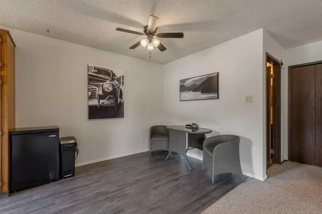 309 19 Street N Lethbridge AB T1H 3K3