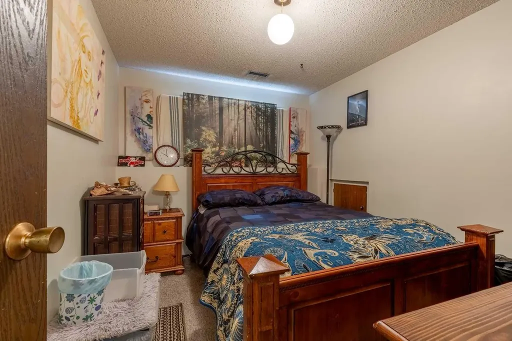 309 19 Street N Lethbridge AB T1H 3K3