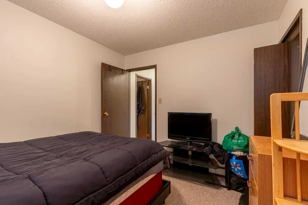 309 19 Street N Lethbridge AB T1H 3K3