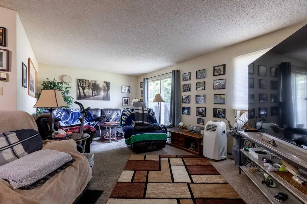 309 19 Street N Lethbridge AB T1H 3K3