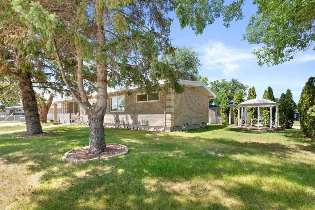 890 Hargrave Way NW Medicine Hat AB T1A 6Y9