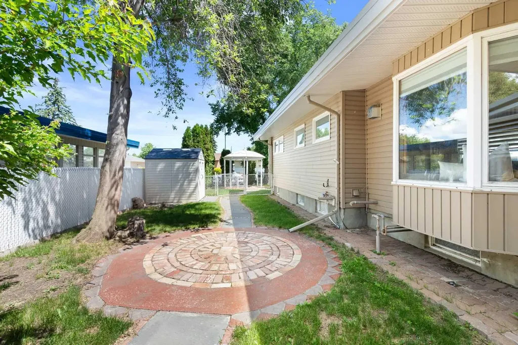 890 Hargrave Way NW Medicine Hat AB T1A 6Y9