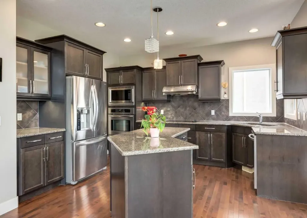 98 Royal Ridge Mount NW Calgary AB T3G 5Z3