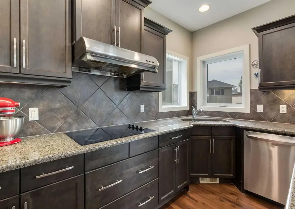 98 Royal Ridge Mount NW Calgary AB T3G 5Z3
