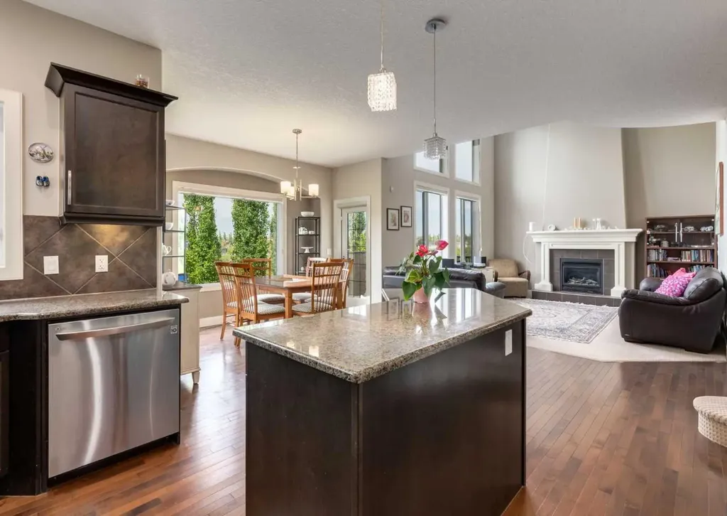 98 Royal Ridge Mount NW Calgary AB T3G 5Z3