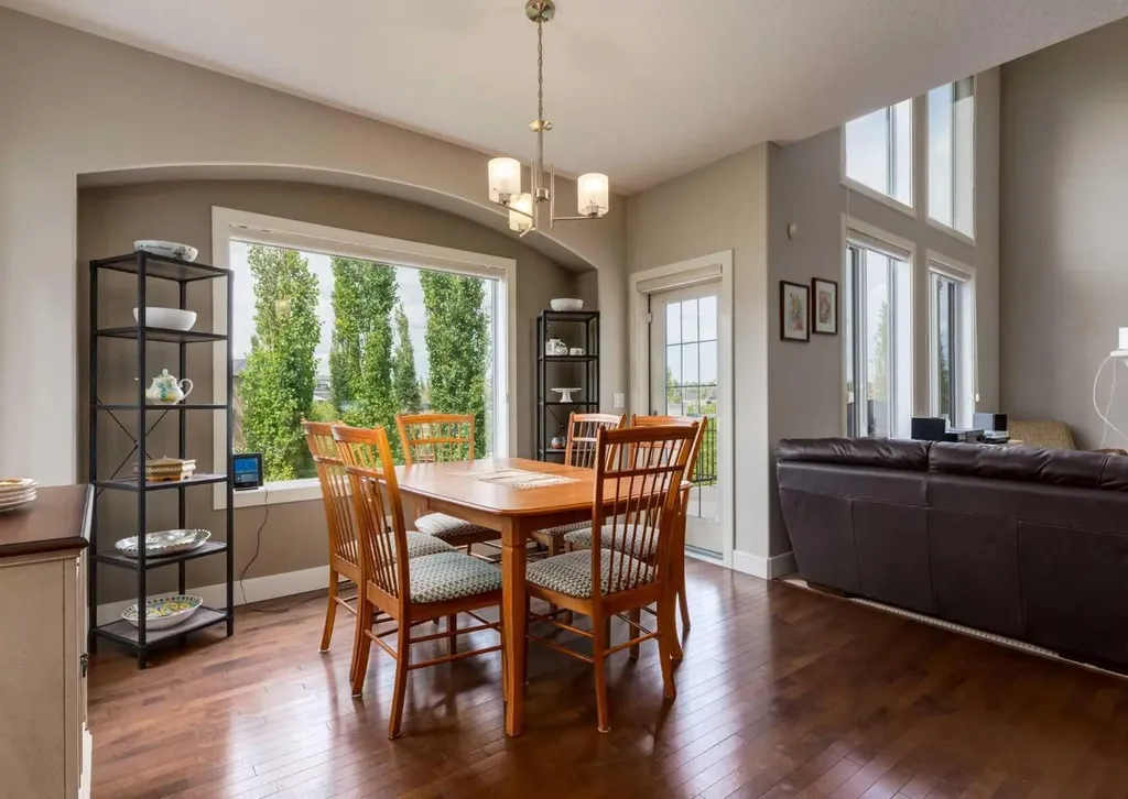 98 Royal Ridge Mount NW Calgary AB T3G 5Z3