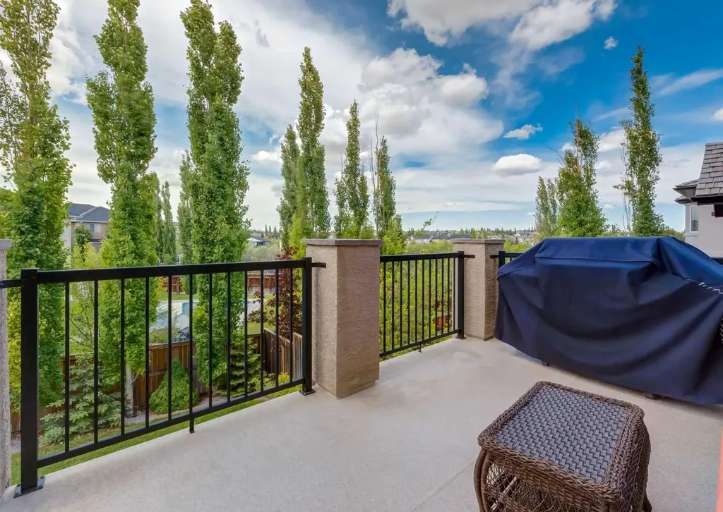98 Royal Ridge Mount NW Calgary AB T3G 5Z3