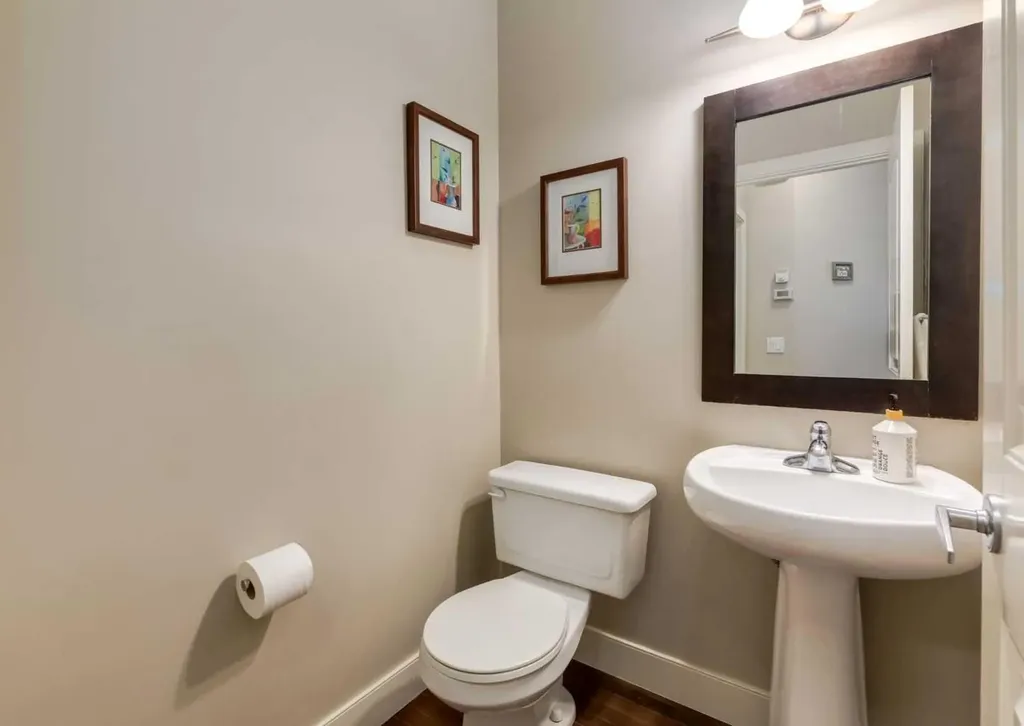 98 Royal Ridge Mount NW Calgary AB T3G 5Z3
