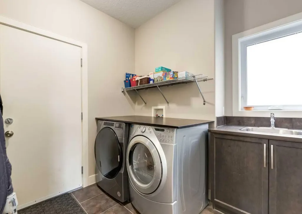 98 Royal Ridge Mount NW Calgary AB T3G 5Z3