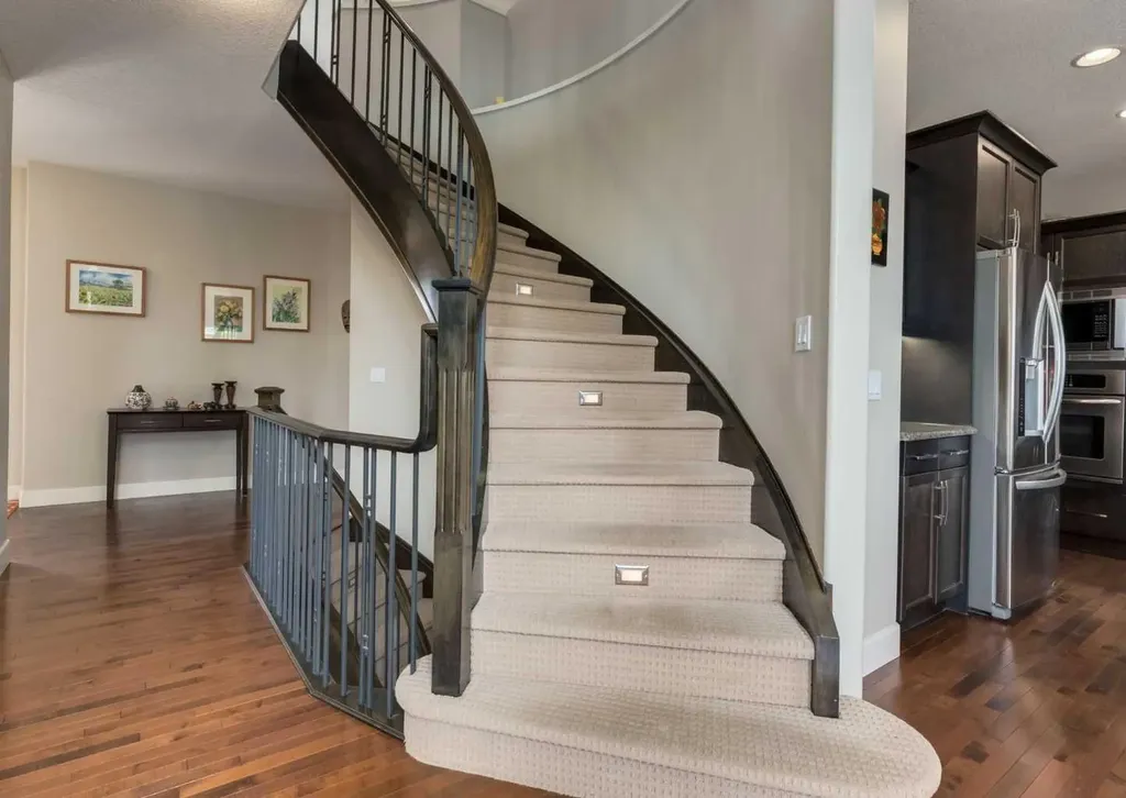 98 Royal Ridge Mount NW Calgary AB T3G 5Z3