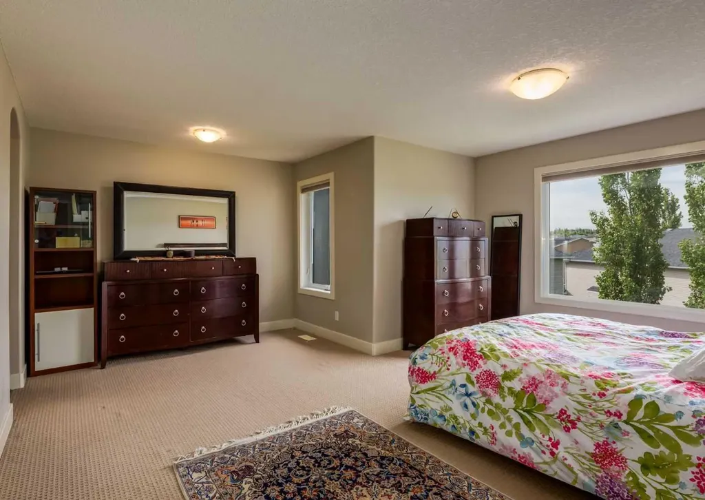 98 Royal Ridge Mount NW Calgary AB T3G 5Z3