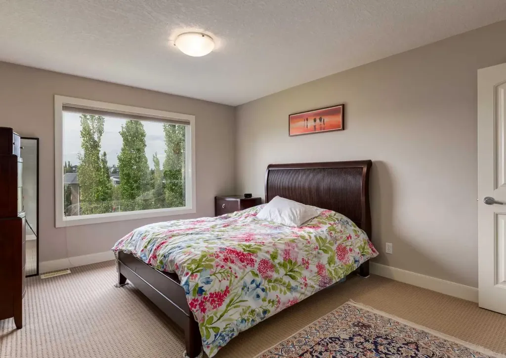 98 Royal Ridge Mount NW Calgary AB T3G 5Z3