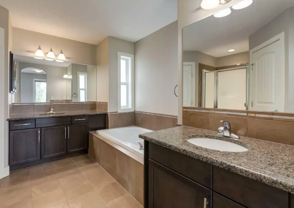 98 Royal Ridge Mount NW Calgary AB T3G 5Z3