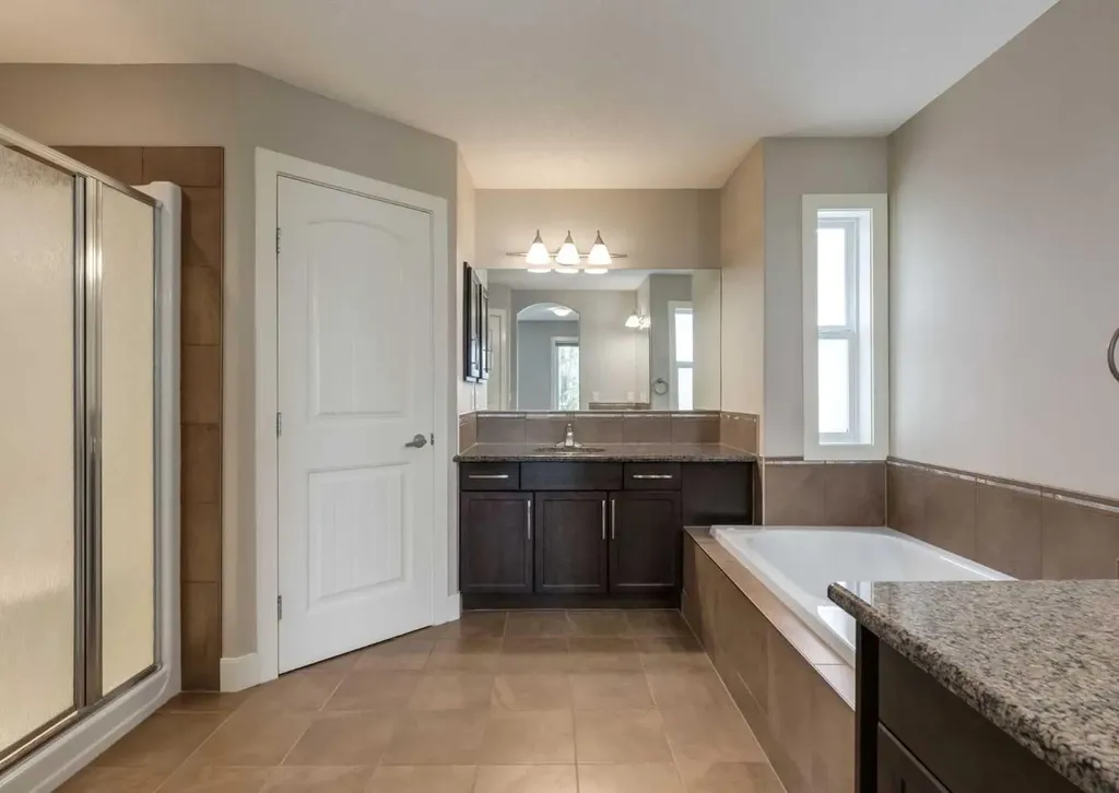 98 Royal Ridge Mount NW Calgary AB T3G 5Z3