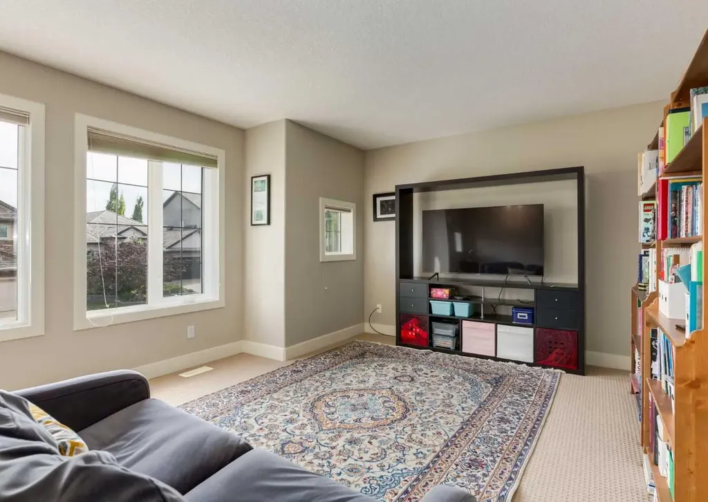 98 Royal Ridge Mount NW Calgary AB T3G 5Z3