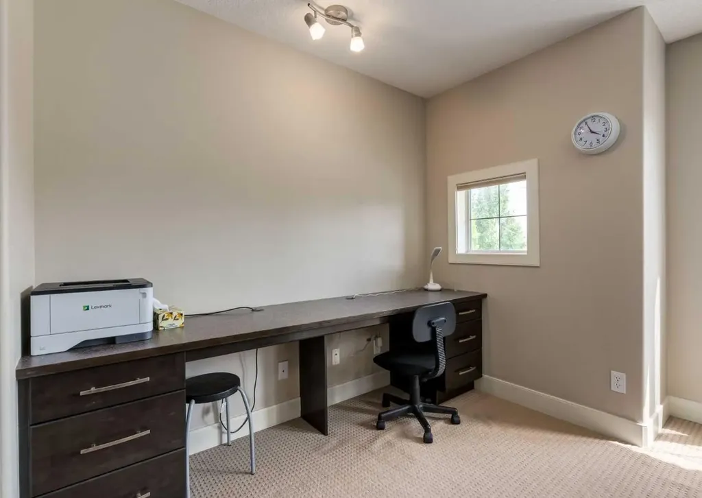 98 Royal Ridge Mount NW Calgary AB T3G 5Z3