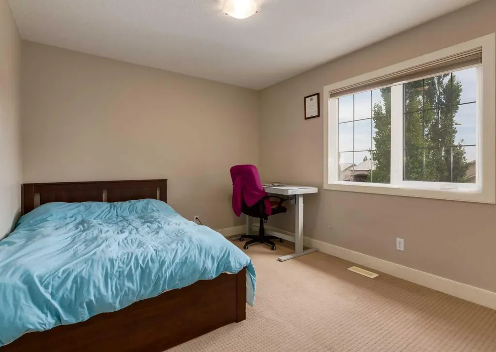 98 Royal Ridge Mount NW Calgary AB T3G 5Z3