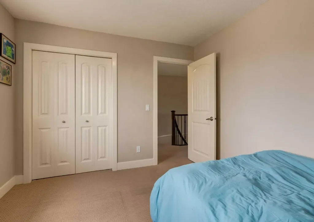 98 Royal Ridge Mount NW Calgary AB T3G 5Z3