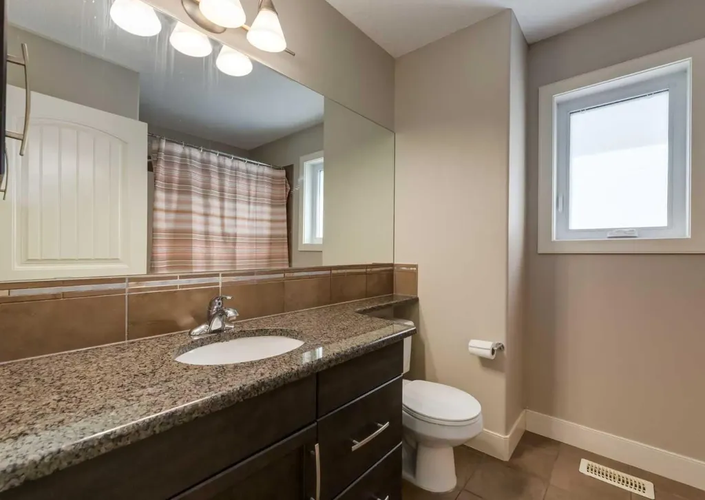 98 Royal Ridge Mount NW Calgary AB T3G 5Z3