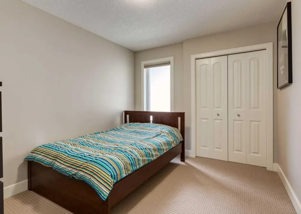 98 Royal Ridge Mount NW Calgary AB T3G 5Z3