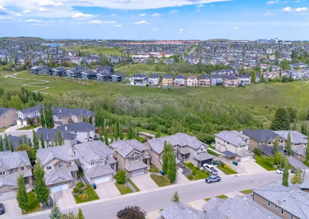 98 Royal Ridge Mount NW Calgary AB T3G 5Z3