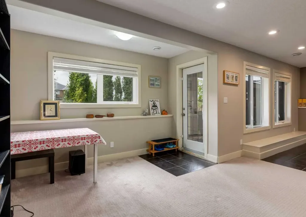98 Royal Ridge Mount NW Calgary AB T3G 5Z3