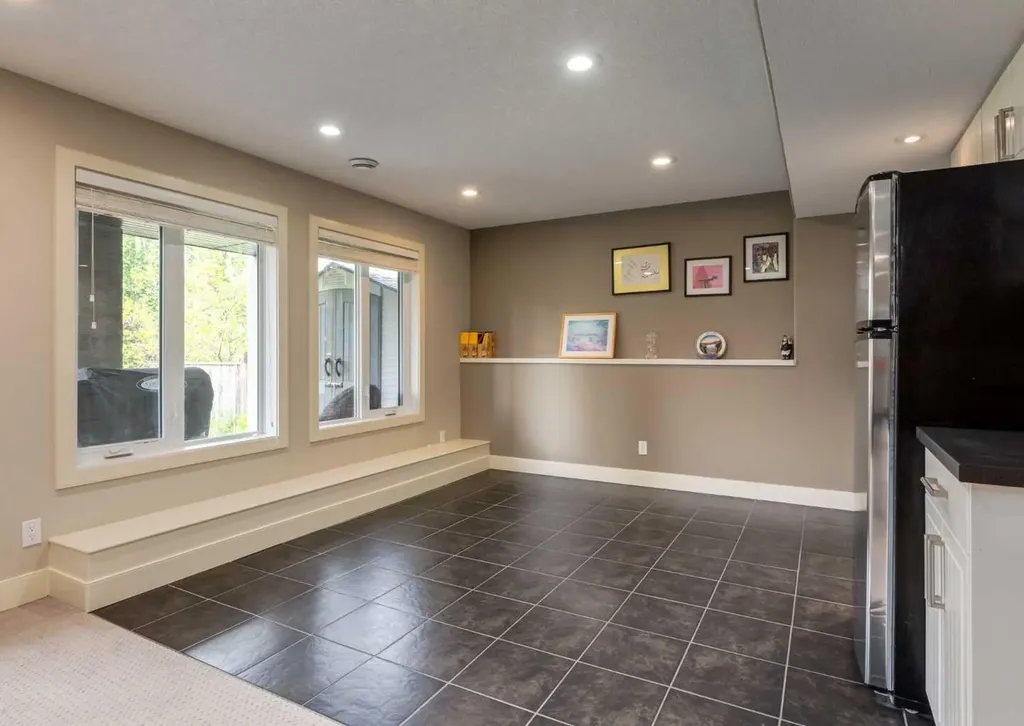 98 Royal Ridge Mount NW Calgary AB T3G 5Z3