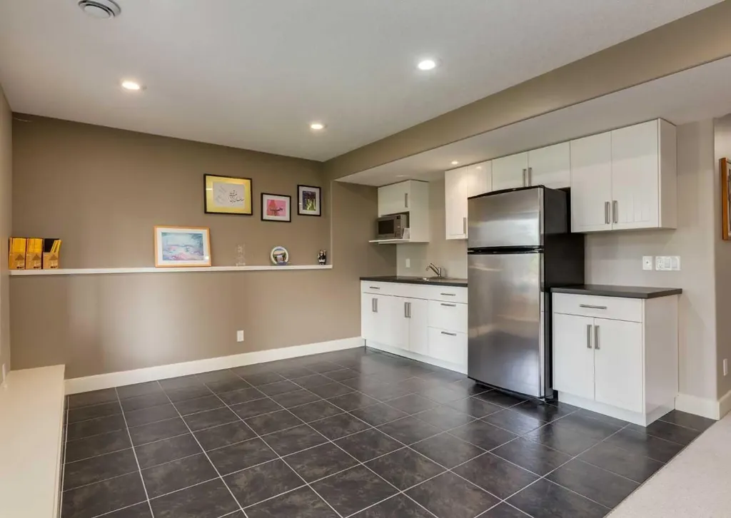 98 Royal Ridge Mount NW Calgary AB T3G 5Z3