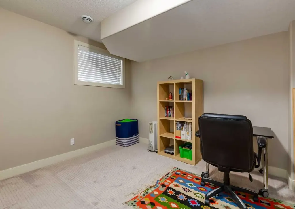 98 Royal Ridge Mount NW Calgary AB T3G 5Z3