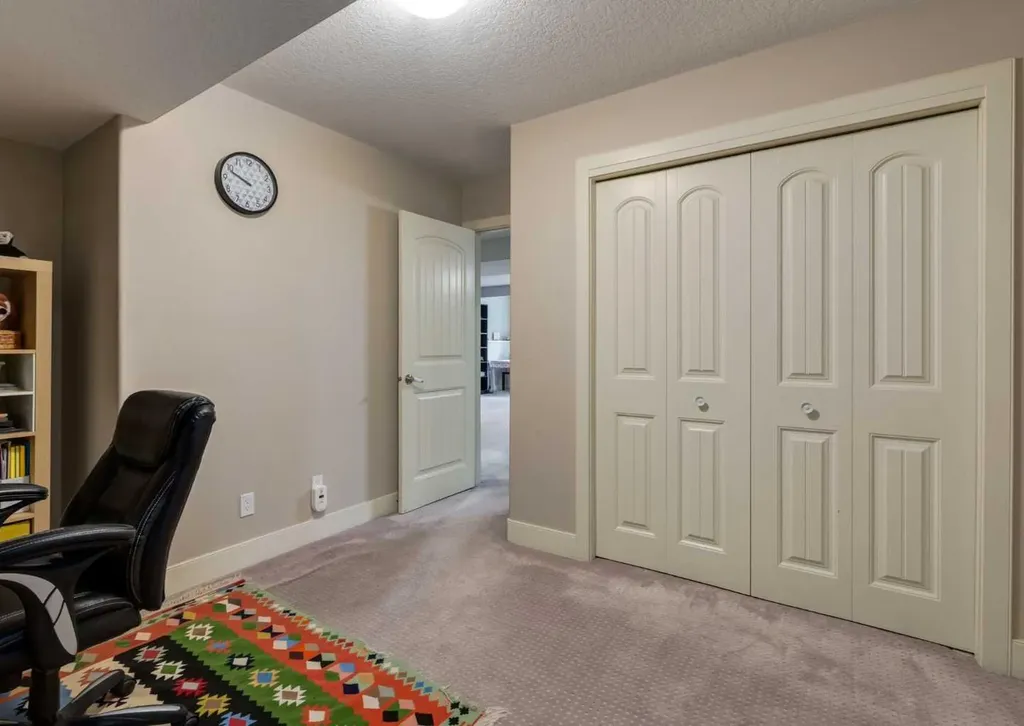 98 Royal Ridge Mount NW Calgary AB T3G 5Z3