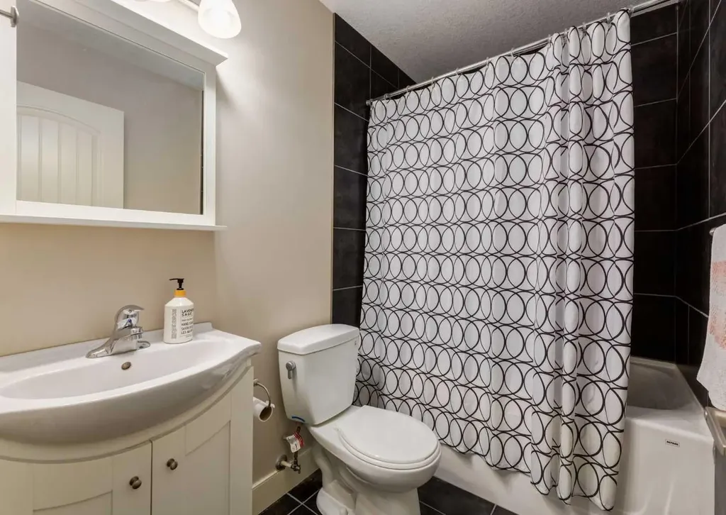 98 Royal Ridge Mount NW Calgary AB T3G 5Z3