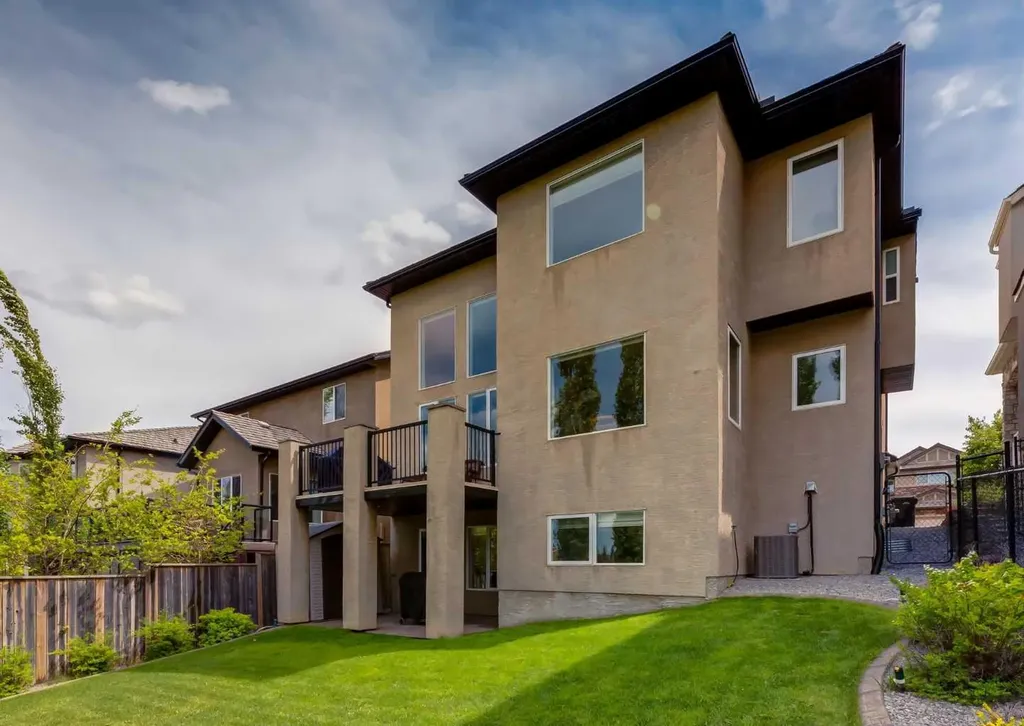98 Royal Ridge Mount NW Calgary AB T3G 5Z3