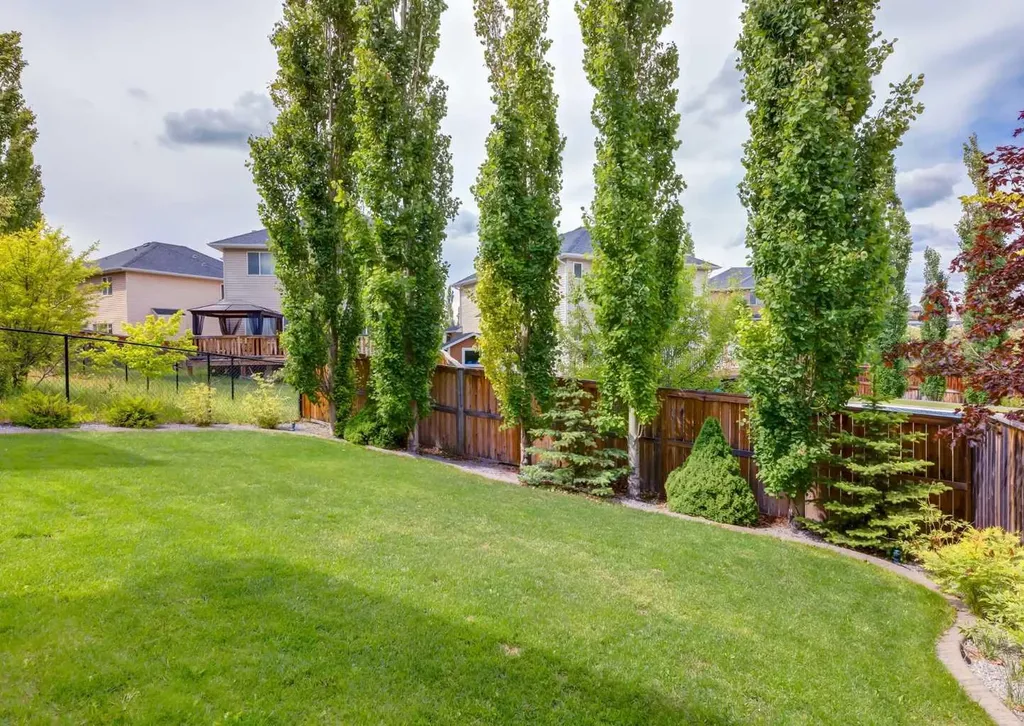 98 Royal Ridge Mount NW Calgary AB T3G 5Z3