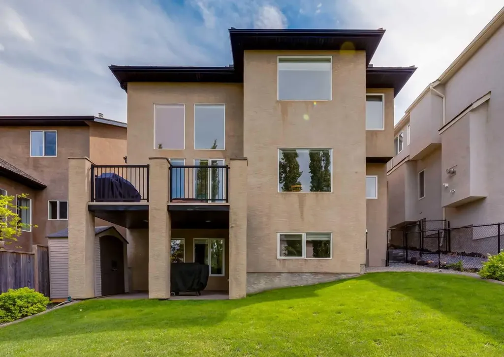 98 Royal Ridge Mount NW Calgary AB T3G 5Z3